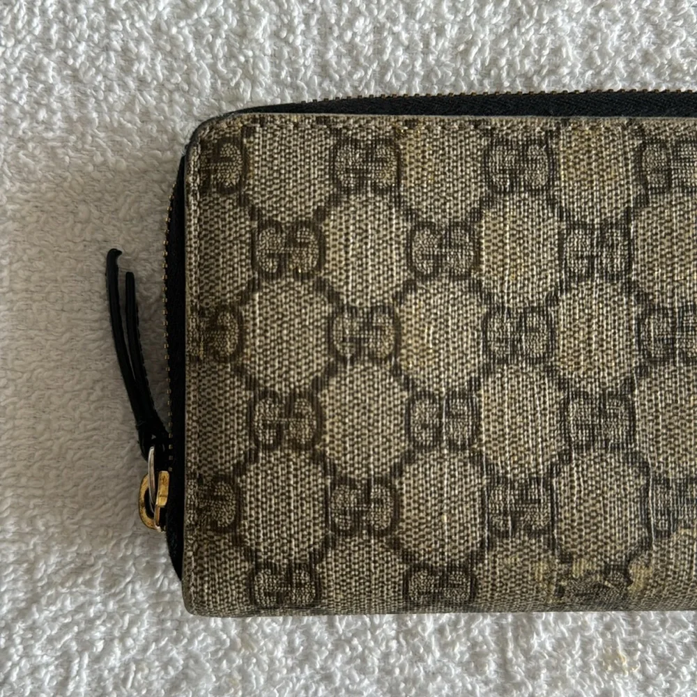 Gucci GG Supreme Monogram Bees Zip Around Wallet - Picture 6 of 17